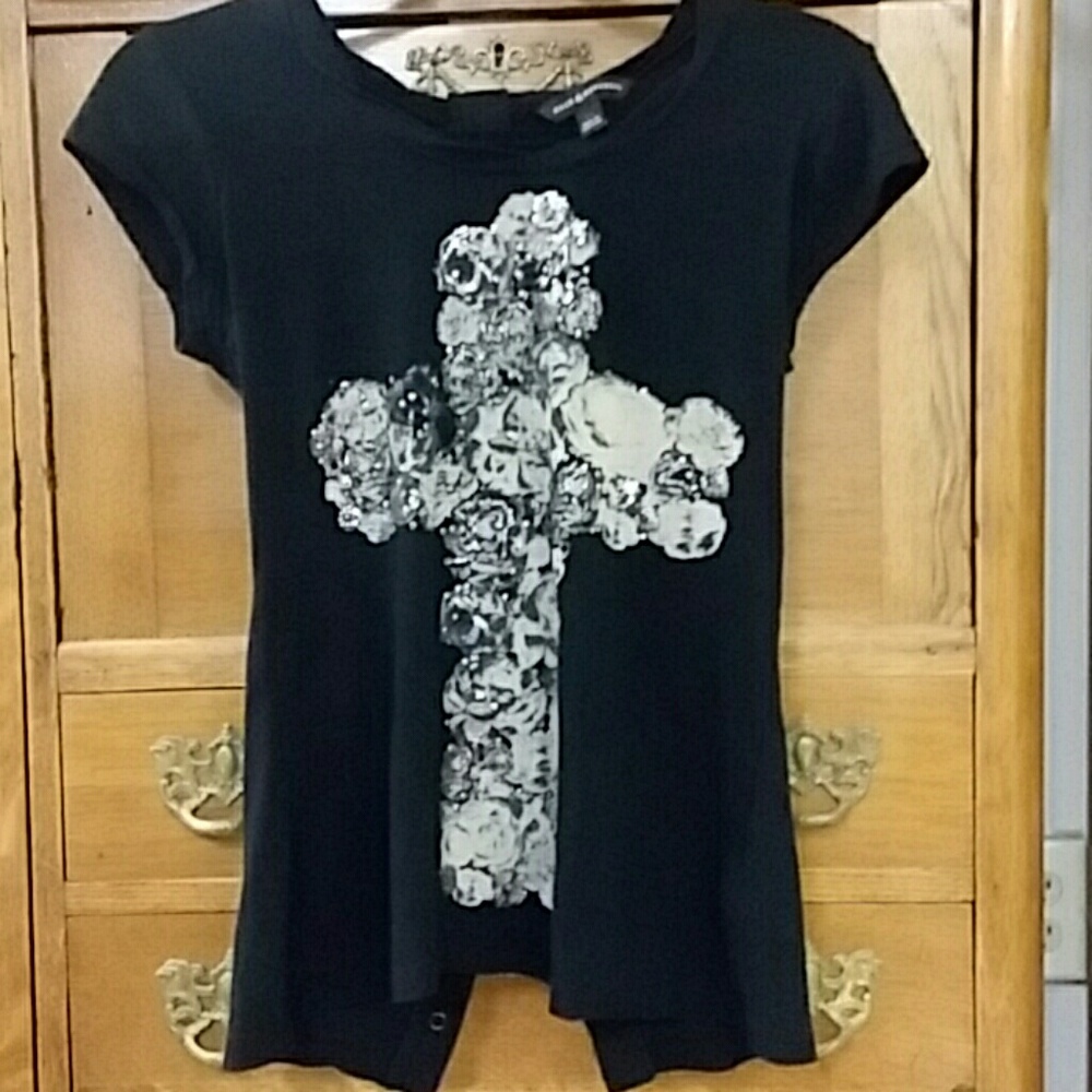 Rock and Republic T shirt.
